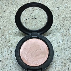 Mac Cosmetics Cream Colour Base in Nude